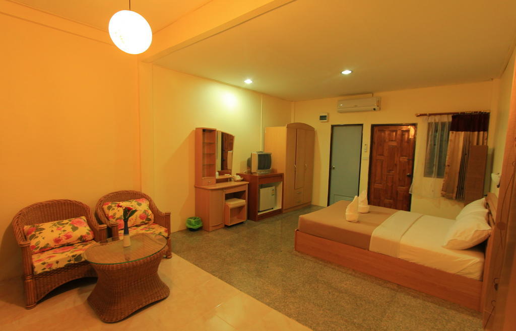 Star Light Beach Resort And Restaurant Chumphon Quarto foto